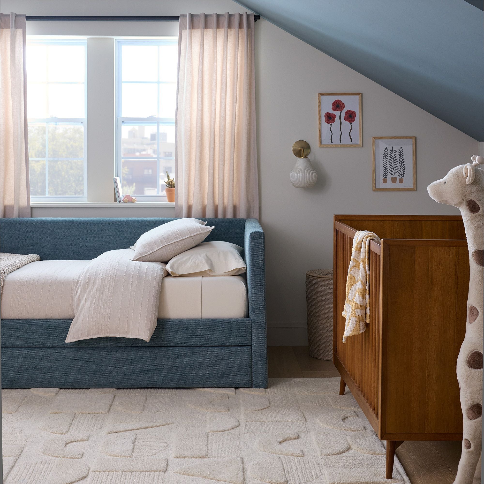Carter Square Upholstered Daybed with Trundle